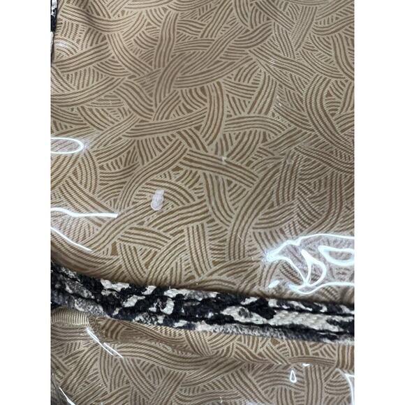 Sakroots Black & Cream Travel Case Hanging Toiletry Bag - Picture 4 of 10